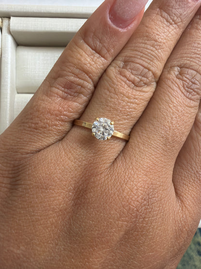 Anel solitario zirc 4mm aro liso 6.5
