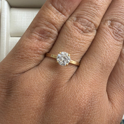 Anel solitario zirc 4mm aro liso 6.5