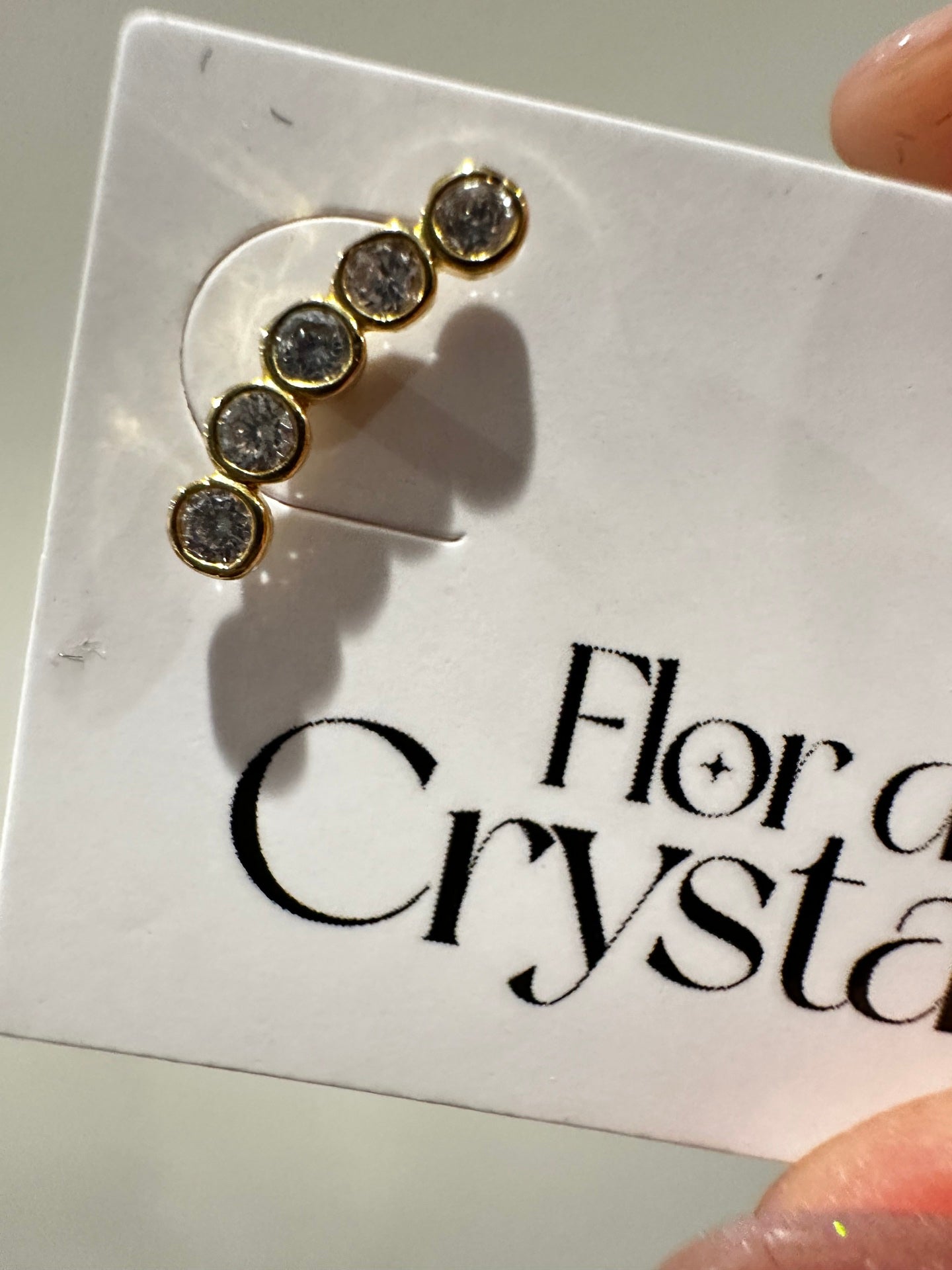 Piercing de furo  Cravejado em meia lua em esferas - Helix 