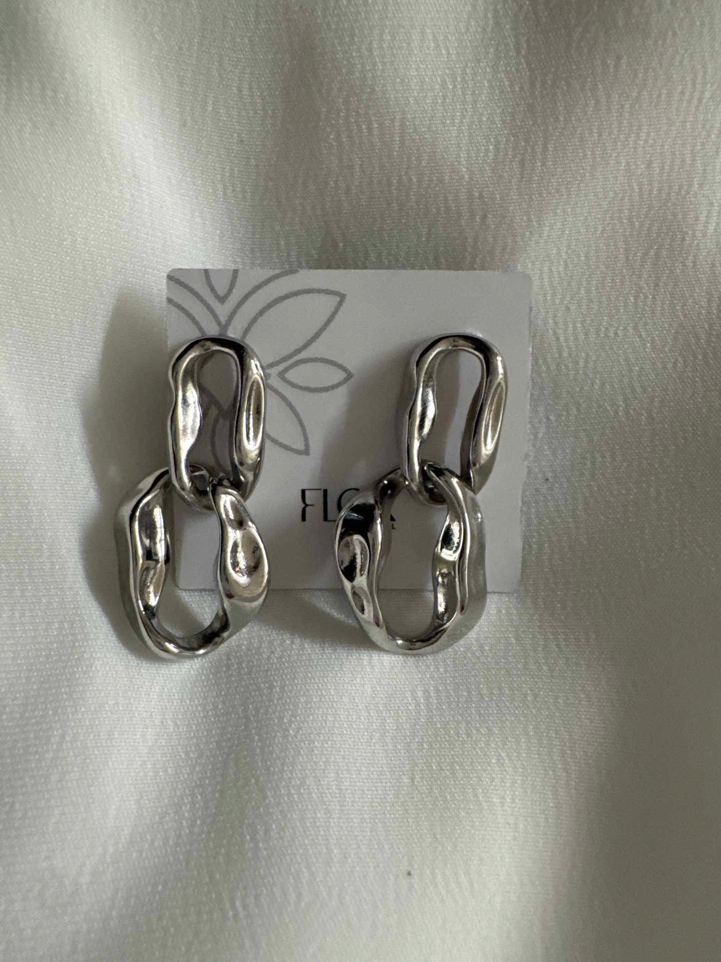 Brinco Organico ondulado -luxo