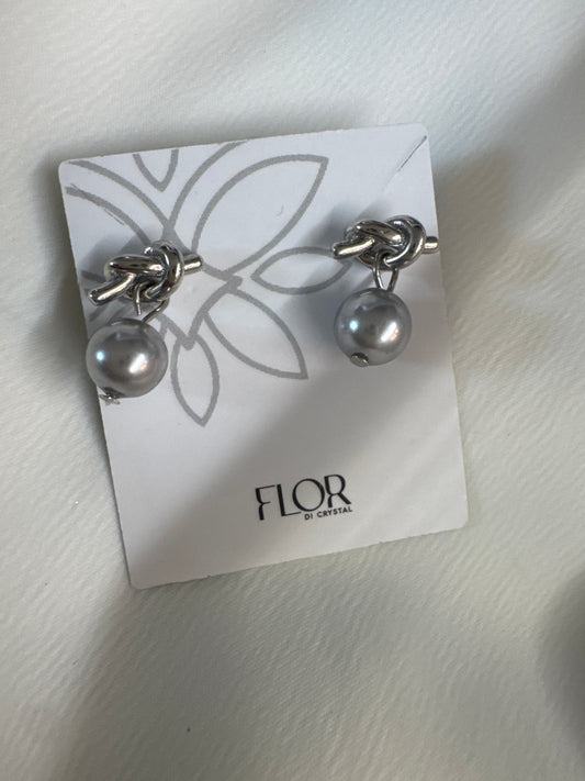 Brinco - Brinco torcido com pingente de perola cinza -rodio