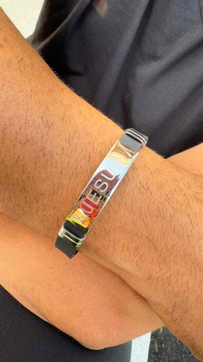 Pulseira jesus gravada em silicone e aco inox
