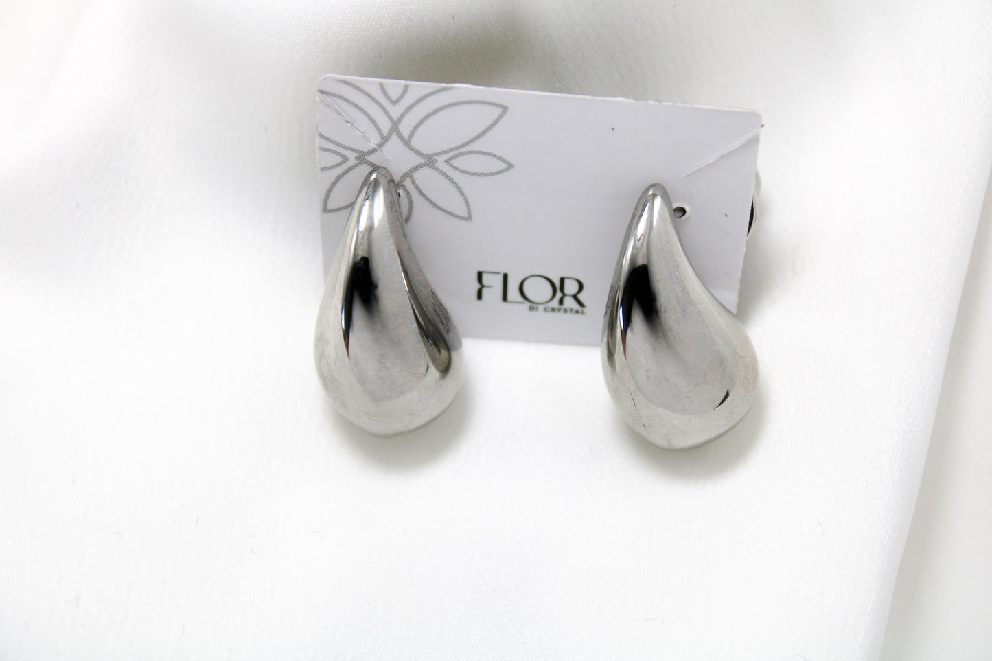 Brinco - Gota Pequena lisa rodio