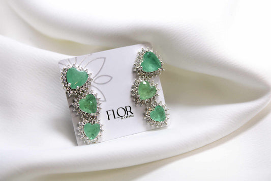 Brinco - Trio de brinco de coracao cravejado de zirc. com pedra fusion -verde claro