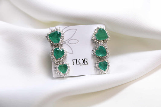 Brinco - Trio de brinco de coracao cravejado de zirc. com pedra fusion -verde esmeralda