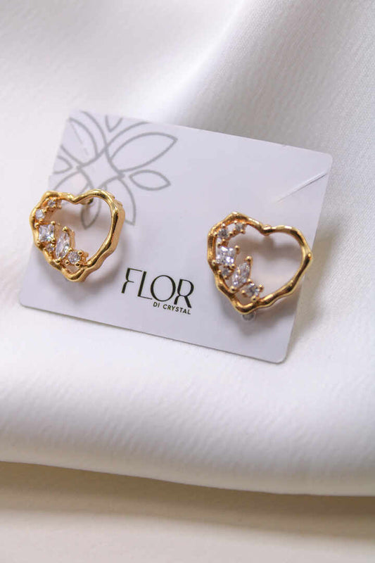 Brinco - Brinco de coracao cravejado com fundo em madre perola