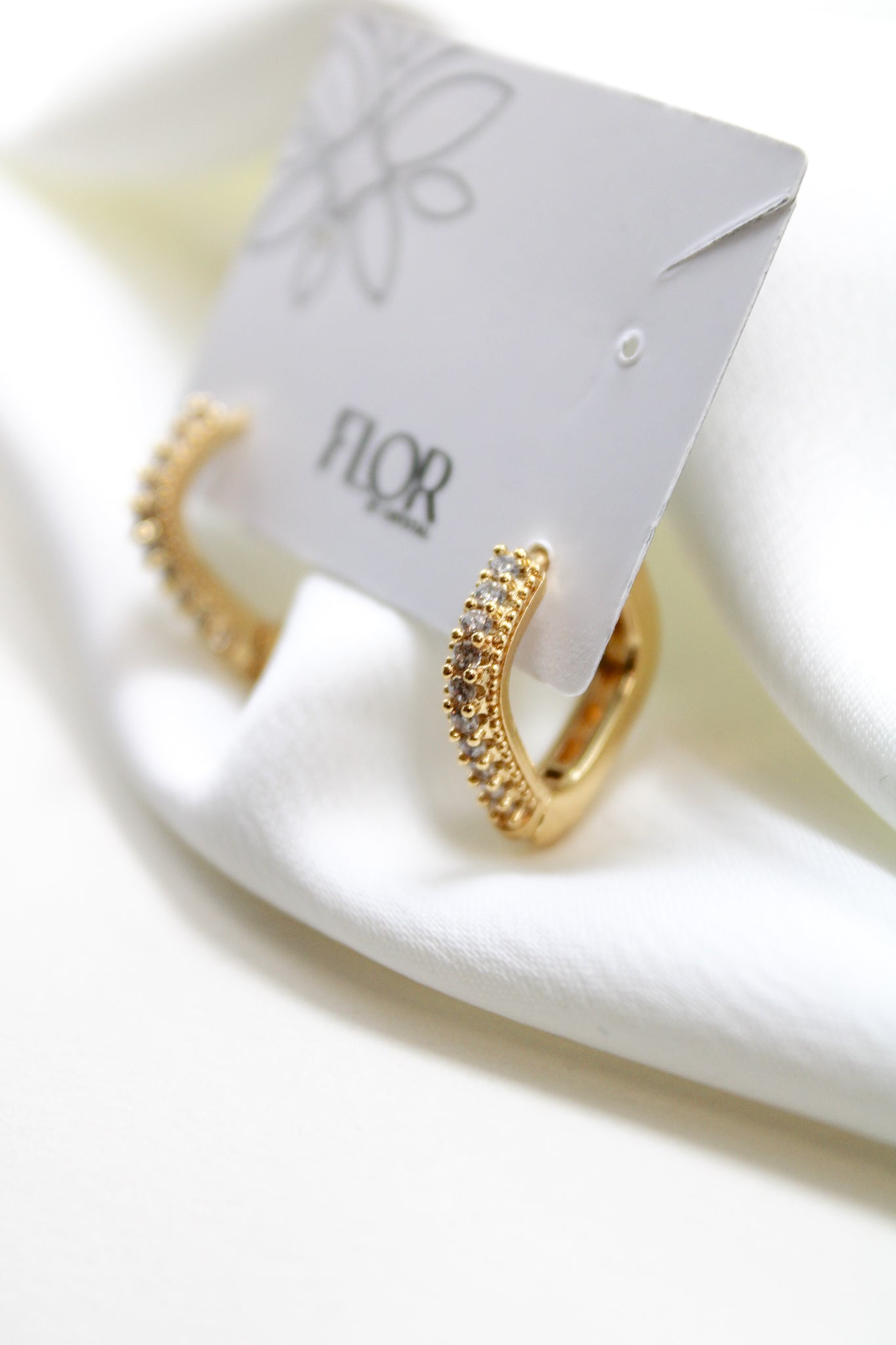 Brinco - Argola Cravejada triangular