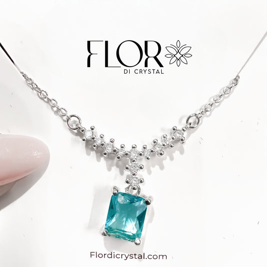 Colar - Colar pingente quadrado azul e detalhe meia lua  cravejado -rodio